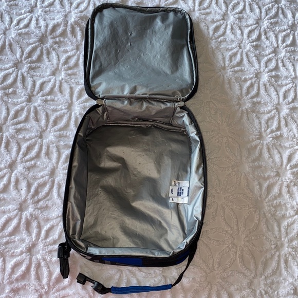 Old Navy- boys insulated lunch bag - Picture 2 of 6
